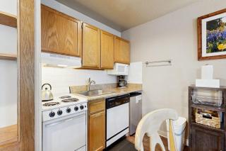 Pool View Studio with Private Beach Access Shared Pool Hot Tub Sauna - 4