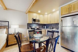 Ultimate relaxation awaits at this Lakeland Village deluxe studio - 4