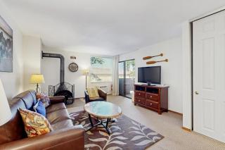 Comfortable condo with pool sauna and hot tub access - 7