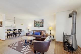 Comfortable condo with pool sauna and hot tub access - 4