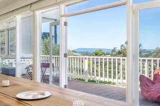 Pets welcome. Walk to beach. Bay views. - 0