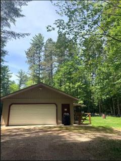 Fenced-in Pet-Friendly Private Wooded Escape - 1