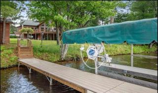 Dog Friendly Lakefront Escape Dock Fire pit game room - 3