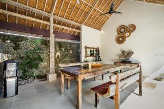 Villa Orora Canggu Batu Bolong - 1