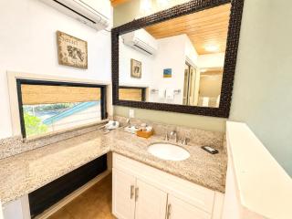 Napili Point Water Front 2 Free Cars KBM Resorts 2 Multi-Unit Listings 4 Bedrooms NAP ML-4080 - 2