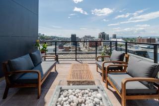 2CH - 2SDB - 98 Walkscore-AC -rooftop pool- view - 1