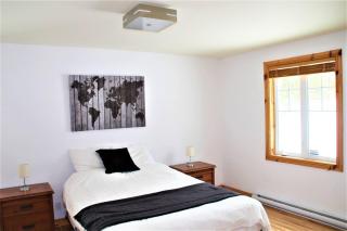 Charlevoix 4BR Cottage Hot Tub & Game Room 12 - 2