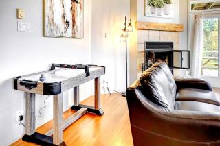 Charlevoix 3BR Cottage Hot Tub & Game Room 8 - 7