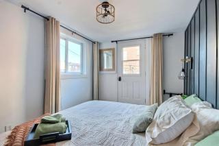 1CH KING Bed Fireplace Wi-Fi Kitchen - 3