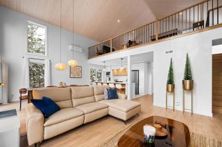 Luxury 4BR Chalet Hot Tub & Sauna Sleeps 12 - 0
