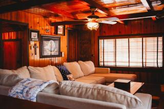 Big Foot Alley Movie Room Walkable Location - 1
