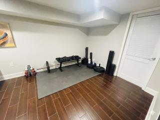Curated Philly Home King & Queen Beds - Free Parking - 4