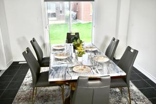 Elegant 2 Bedroom Luxury Retreat with 2 Sofa Beds, Close to Niagara Falls and Niagara On lake - 9