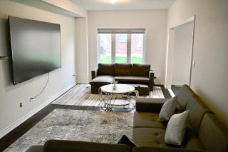 Elegant 2 Bedroom Luxury Retreat with 2 Sofa Beds, Close to Niagara Falls and Niagara On lake - 8