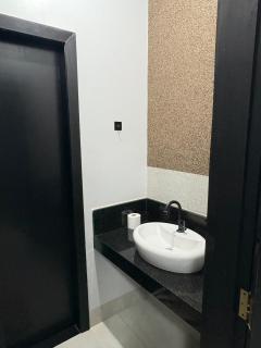 Comfortable single story house 3 bedrooms, all with air conditioning - 2