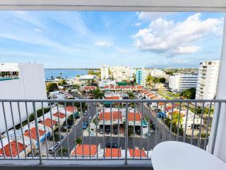 Elegant Beach Escape with Ocean Views Isla Verde - 9