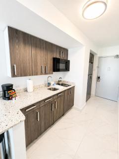 Elegant Beach Escape with Ocean Views Isla Verde - 5