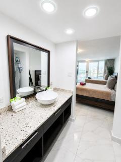 Elegant Beach Escape with Ocean Views Isla Verde - 3