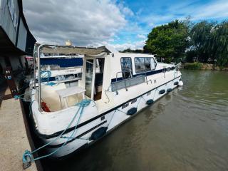 Bateau unique à quai - 8 pers. - API-1-46-35 - 5