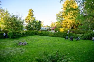 Mayfair Entire 10BR Cottage w Beach, Kayaks - 6