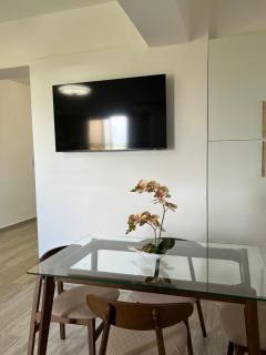 Modern Luxe Family Apartment with Balcony in Santo Domingo Este - 4