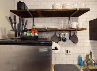 King Bed Sleeps 3 2 Beds Walkable Cozy - 2