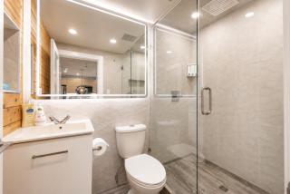 Heart of Whistler Village - Renovated Condo - Free Parking - 4