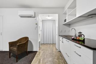 Aaron Court Motor Inn - 1