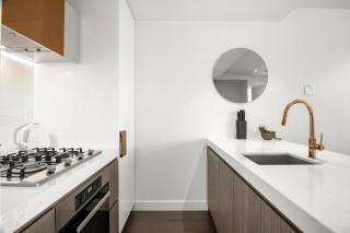 Opulent Luxury Resort Style Apartment with Albert Park Grand Prix Views - 9