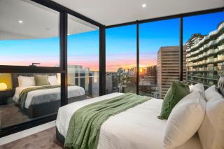 Opulent Luxury Resort Style Apartment with Albert Park Grand Prix Views - 4