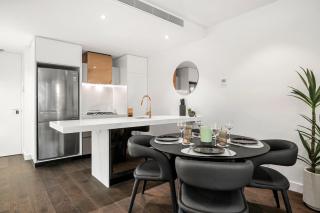 Opulent Luxury Resort Style Apartment with Pool & Parking - 1
