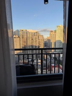 Condo in Red Residences -Self Check-in - Fast Wi-Fi - 8