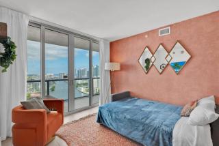 High-Floor 1BR Intracoastal View - 4