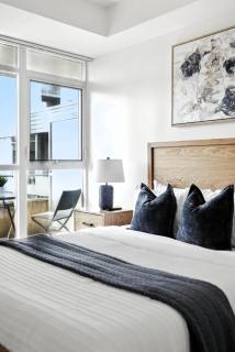 Chic 2BR Lakefront Condo with Private Patio - 3