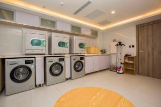 Atour Hotel (Urumqi Renmin Cinema) - 1