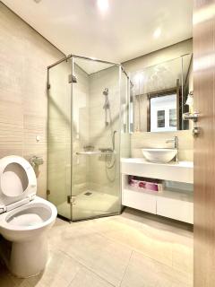 Elegant Cozy Retreat for Business Travelers in Green Bay Hanoi Vietnam - 2