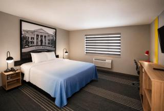 Super 8 by Wyndham Warrenton - 4