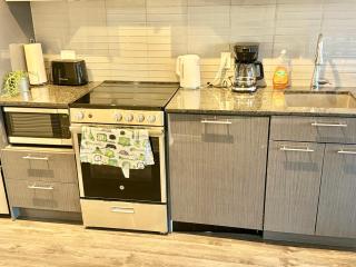 Cozy 2 Bedroom by Eaton Centre Mall - 7