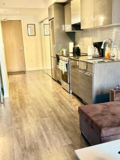 Cozy 2 Bedroom by Eaton Centre Mall - 8