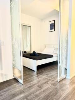 Cozy 2 Bedroom by Eaton Centre Mall - 4