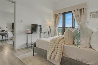 Luxury Condo King Bed Balcony Nature View - 1