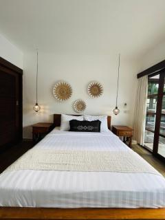 Spacious 3BR Villa with Large Pool in Padonan-Canggu - 4