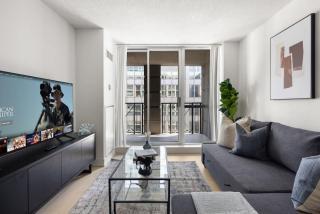 Trendy 1-BR Urban Hideaway Steps to Entertainment - 6