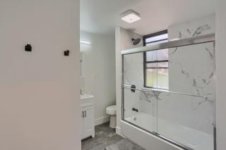 Dormont, Potomac 2D Modern and Unique Private Bedroom with Shared Bathroom - 2