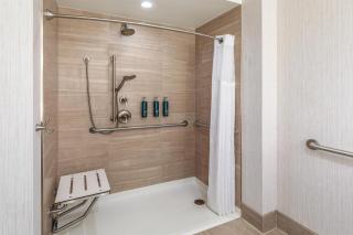 DoubleTree by Hilton Hotel Burlington Vermont - 8