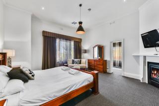 Wyatt Guest House - 7