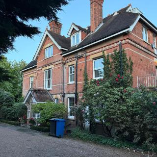 Walk to Royal Ascot - Luxury 4 bed apartment - 0