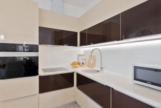 APARTMENT MARCELA SUTIVAN - large two-bedroom apartment with two bathrooms - excellent location right by the town center and the beach - parking space provided - panoramic view of the sea and the town - 2