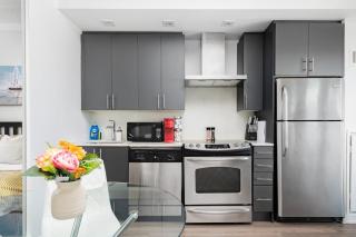 Trendy 1BR Condo Steps to Toronto Waterfront - 8