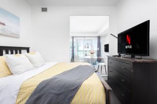 Trendy 1BR Condo Steps to Toronto Waterfront - 5